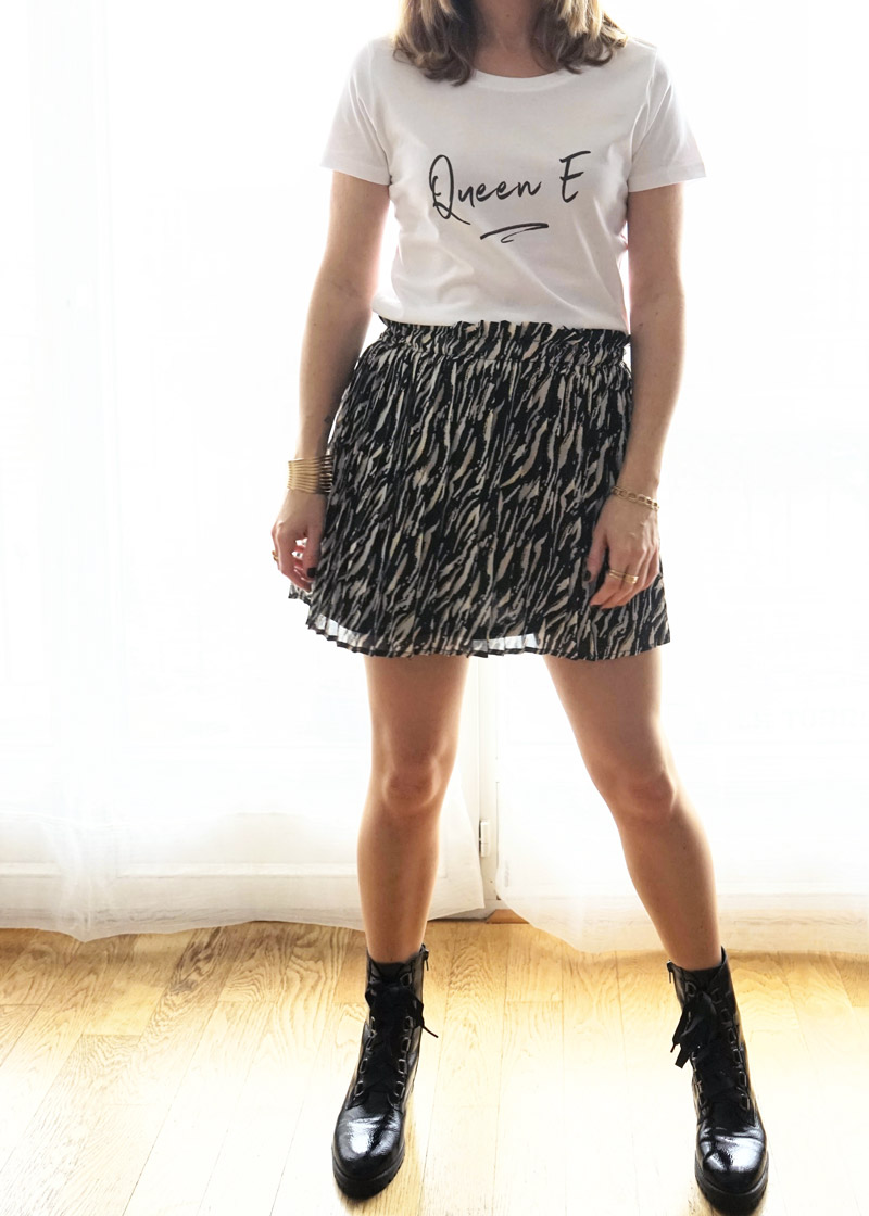 Look tendance et rock avec cette jupe à l'imprimé zèbre et ce tee-shirt Queen