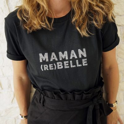 T-shirt maman rebelle de couleur noir et à l'imprimé zèbre. Cadeau idéal pour maman pour Noël ou anniversaire