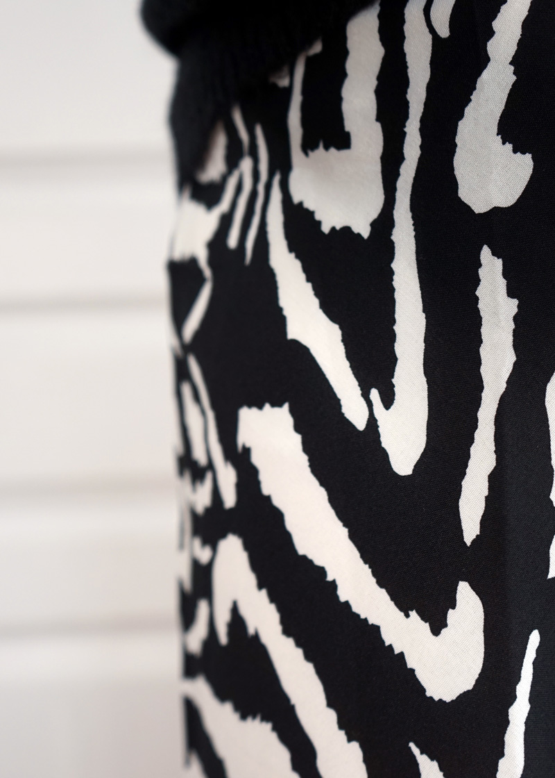 Jupe longue imprimé zebre noire et blanche asymétrique et tendance