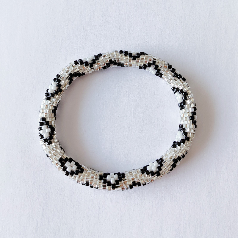 Bracelet népalais blanc imprimé leopard - Maia et Zoé
