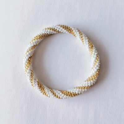 Bracelet népalais blanc et doré spirale - Maia et Zoé