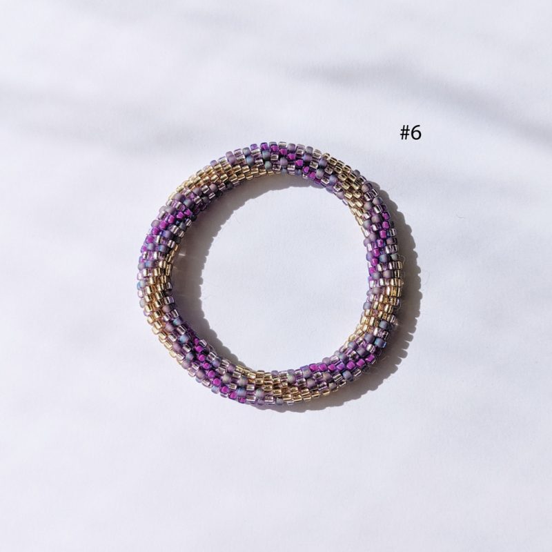 Bracelet népalais pour enfant en perle de verre violet