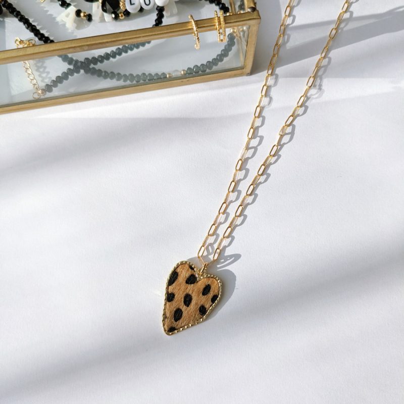 Collier pendentif coeur leopard