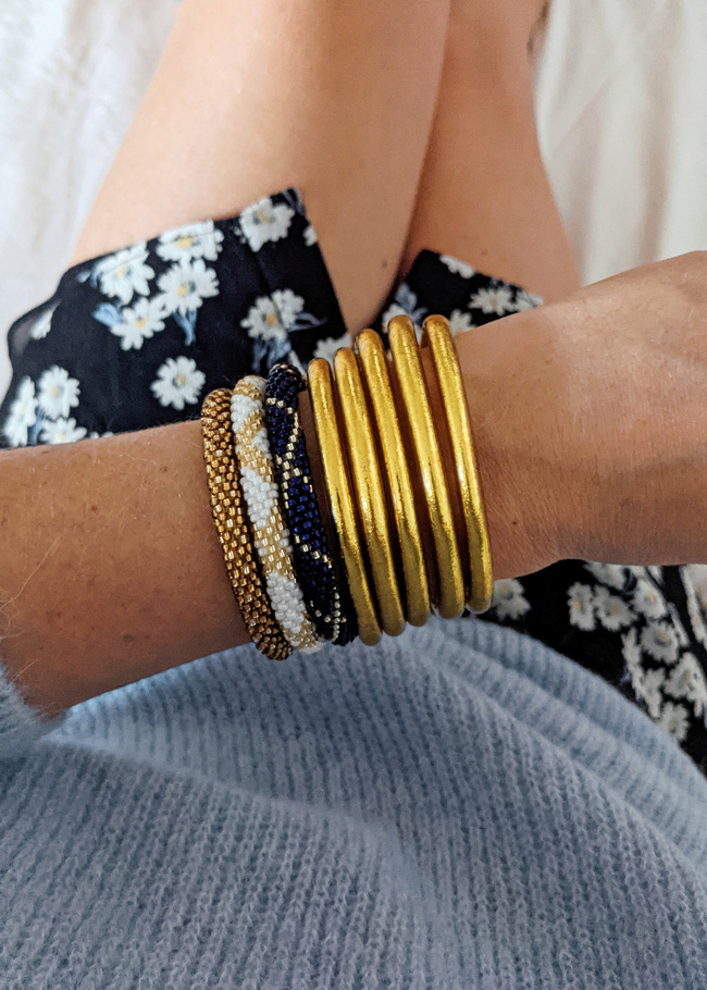 Jonc-bouddhiste-gold-et-bracelets-népalais