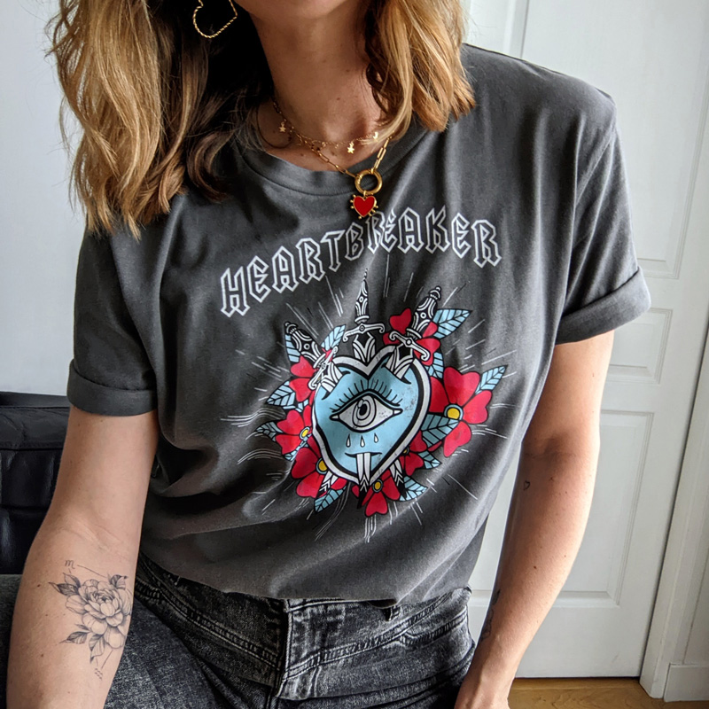 Tee-shirt délavé gris Heartbreaker, t-shirt tendance vintage et rock, création originale Maia et Zoé