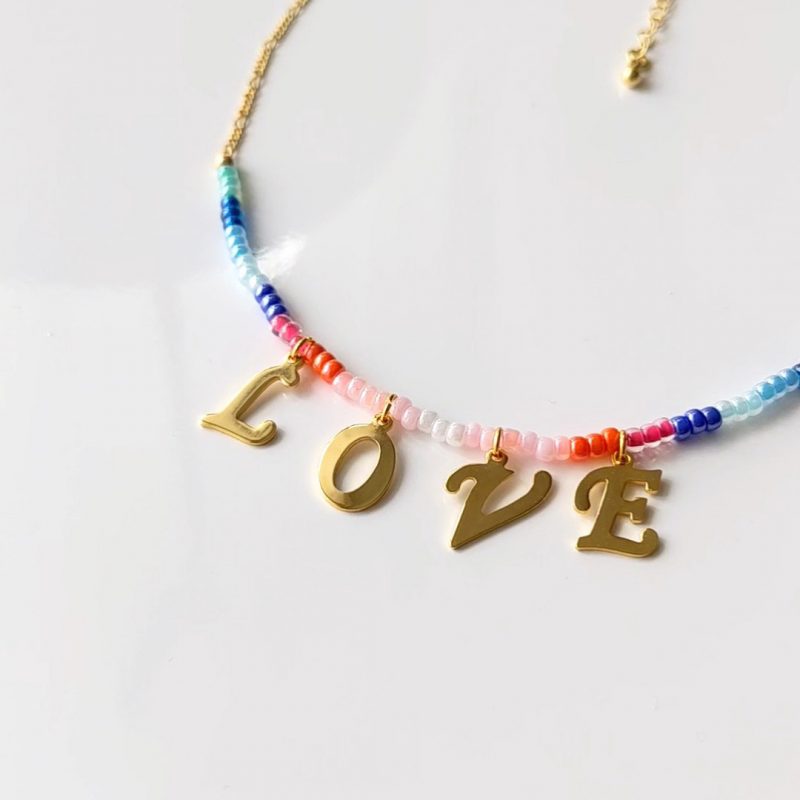 Collier-Colorful-word
