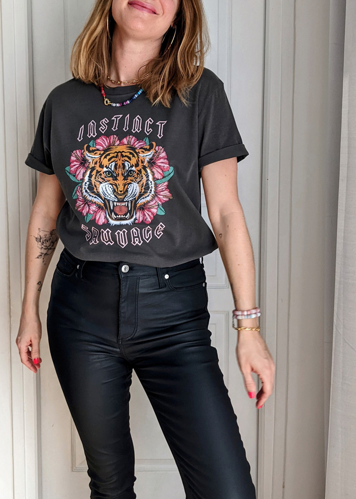 T-shirt vintage Instinct Sauvage avec tête de tigre création originale Maia et Zoé