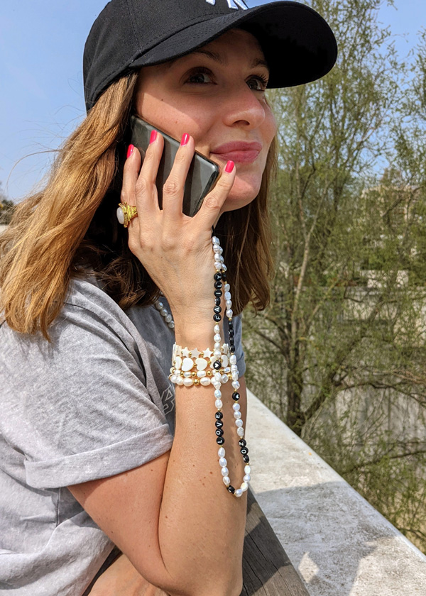 Bracelet de téléphone à personnaliser fait de perles eau douce création originale Maia et Zoé
