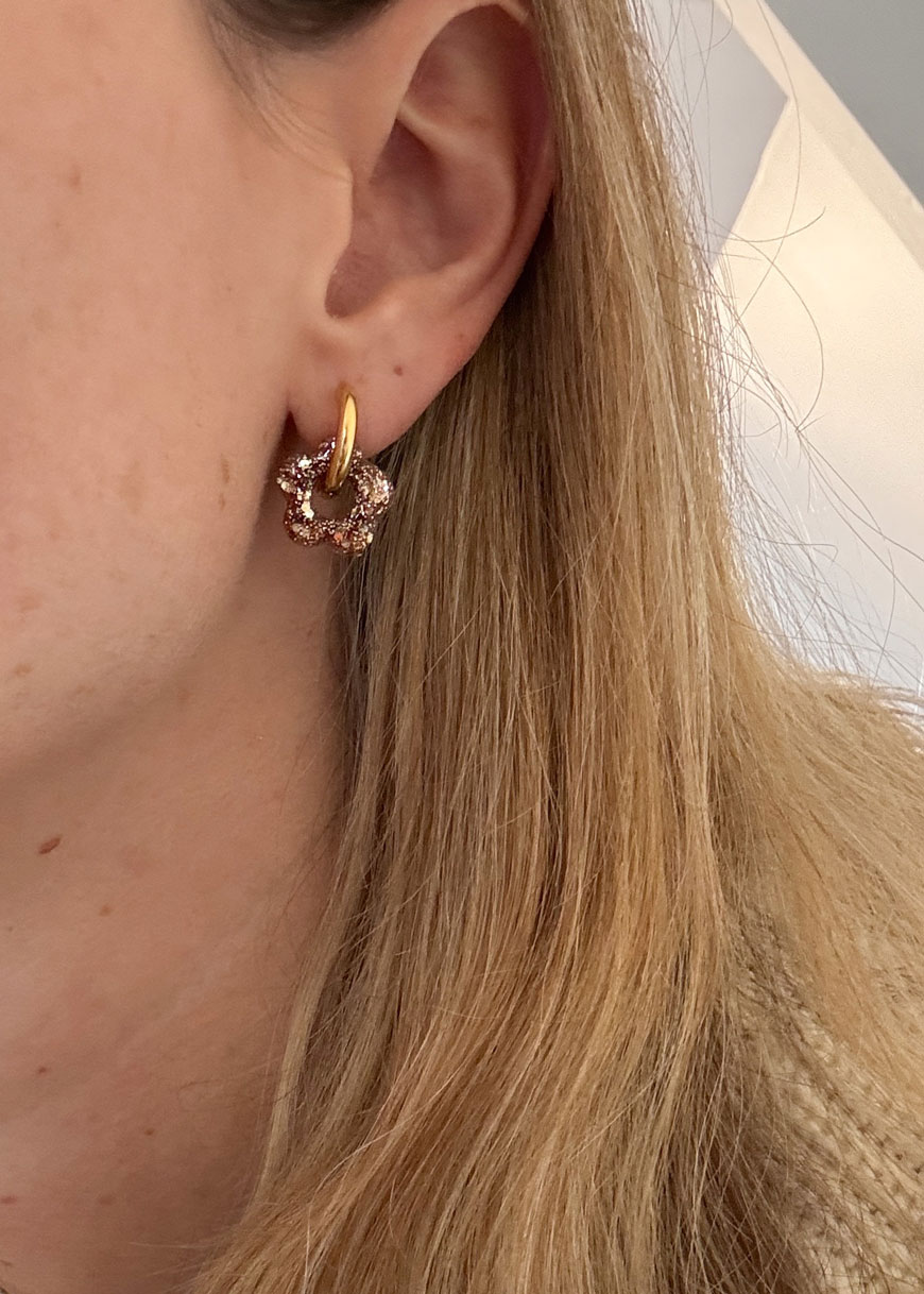 Mini créoles fleurs Hibiscus - Purple rain – Image 3