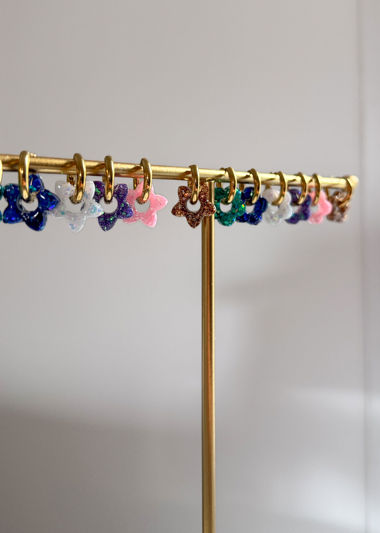 Mini créoles fleurs Hibiscus - Purple rain – Image 6