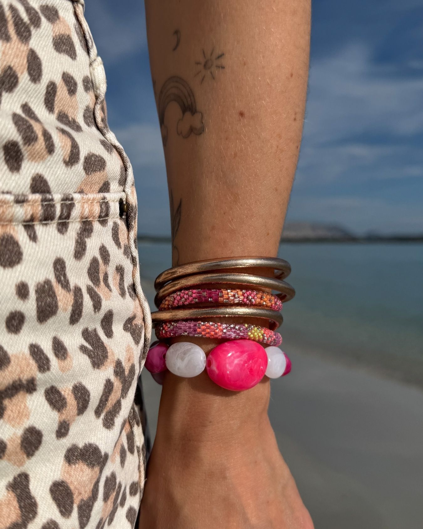 Bracelet népalais #75 (corail violet et jaune) – Image 3