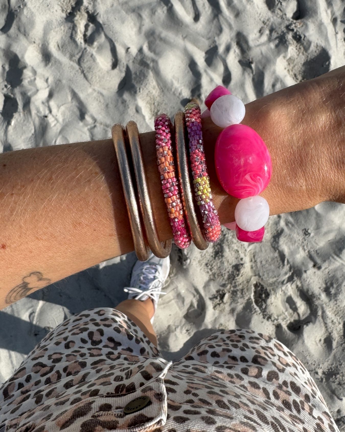 Bracelet népalais #75 (corail violet et jaune) – Image 2